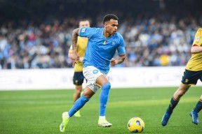 包含那不勒斯发布备战花絮；窗口期刷新队史纪录；欧冠任务艰巨；团队化学反应显著的词条